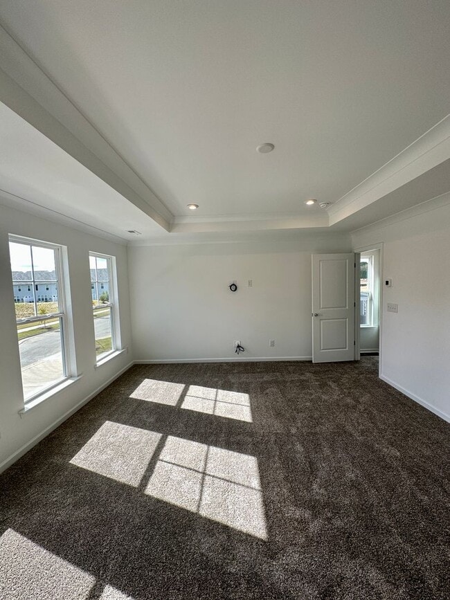 Building Photo - 2BR/3BA End Unit Townhome in Pringle Towns