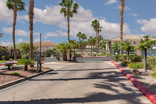 Building Photo - Enormous second story unit in upscale gated Summerlin community