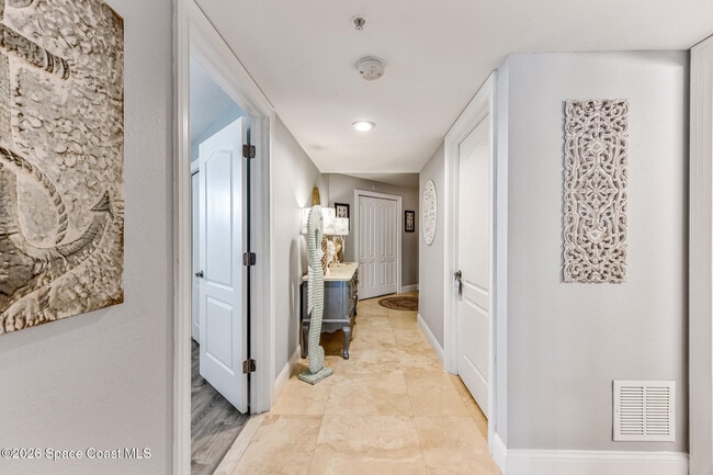 Building Photo - 121 Lancha Cir