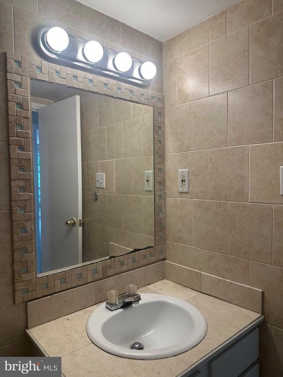 Building Photo - 5608 Bismach Dr