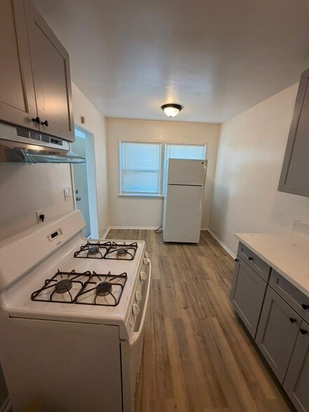 Building Photo - 1540 W 226th St