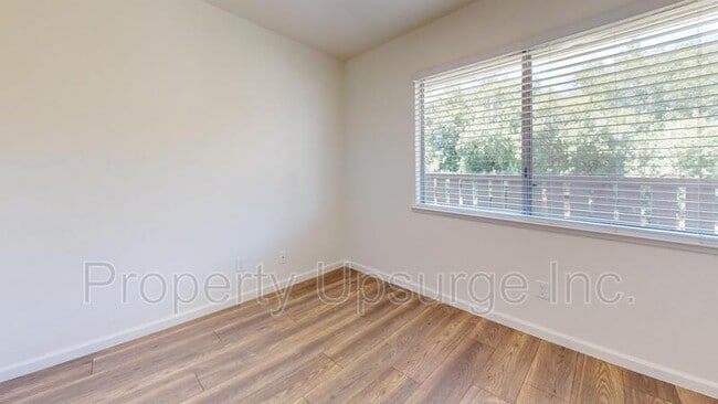 Building Photo - 5968 Park Ave