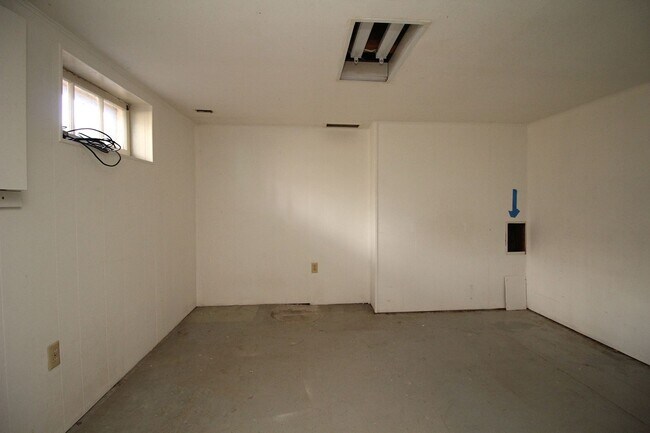 Building Photo - 8111 SW 8th Ave