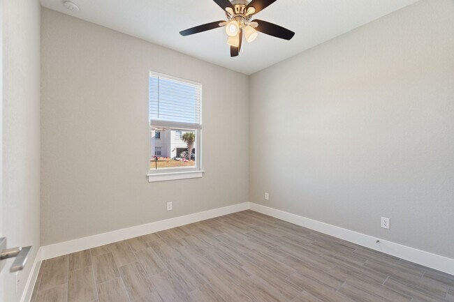 Building Photo - Deposit-Free! Modern, energy efficient hom...