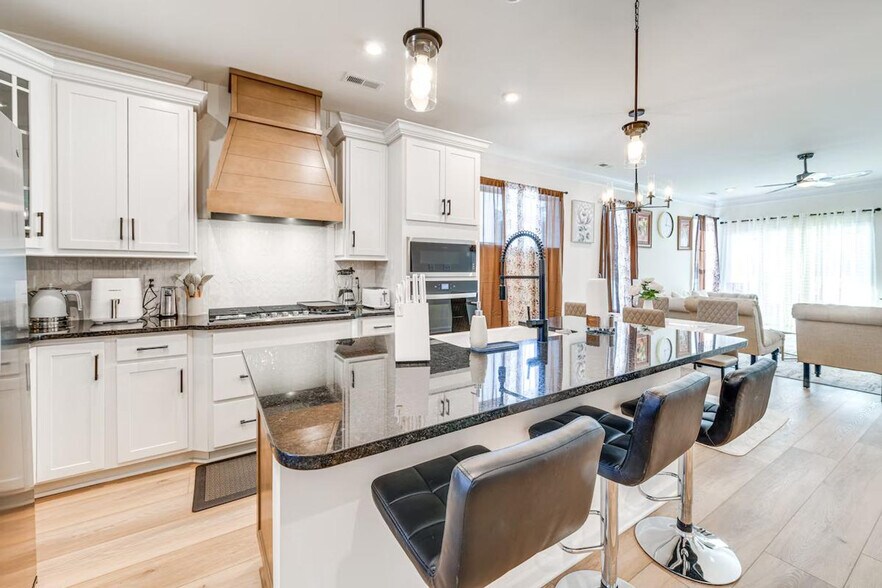 Building Photo - 8749 Bethany Crk Ave