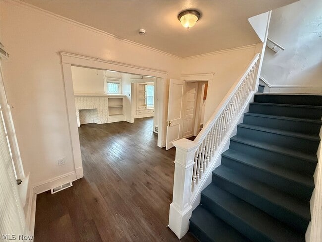 Building Photo - 6913 Harvard Ave