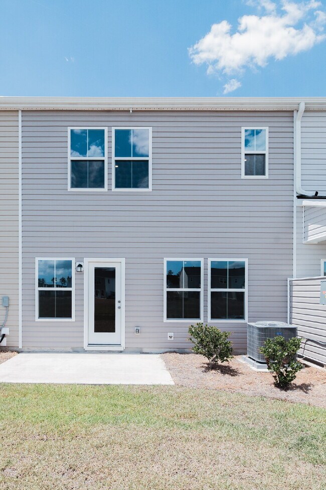 Building Photo - Brand-new 3 bedroom, 2.5 Bath Townhome with pond view