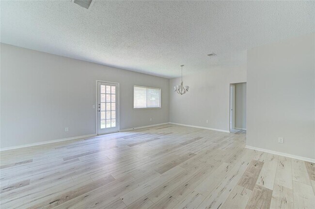 Building Photo - 4407 Alamo Ave