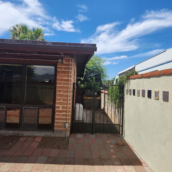 Building Photo - $1,995.00 Love this Midtown Midcentury 3 b...