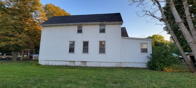 Building Photo - 628 25th St