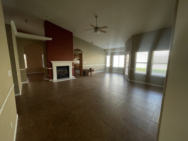 Family/Living Room - 5648 W Millbrae Ave