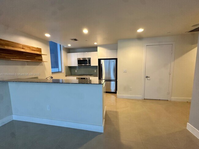 Building Photo - 1050 Brickell Ave