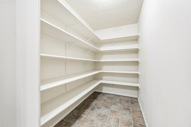 Building Photo - 1860 E Adelaide Dr