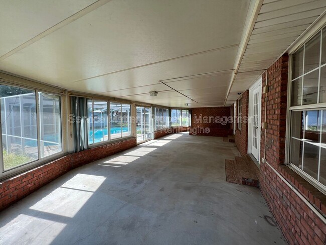 Building Photo - 6069 Breckenridge Dr