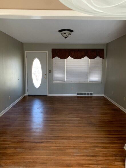 Building Photo - 411 E Spencer Dr