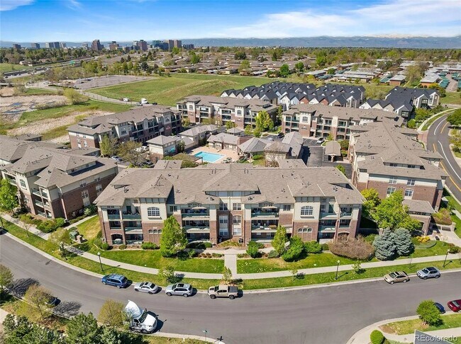 Building Photo - Spacious 2BR Condo convenient to DTC, Auro...