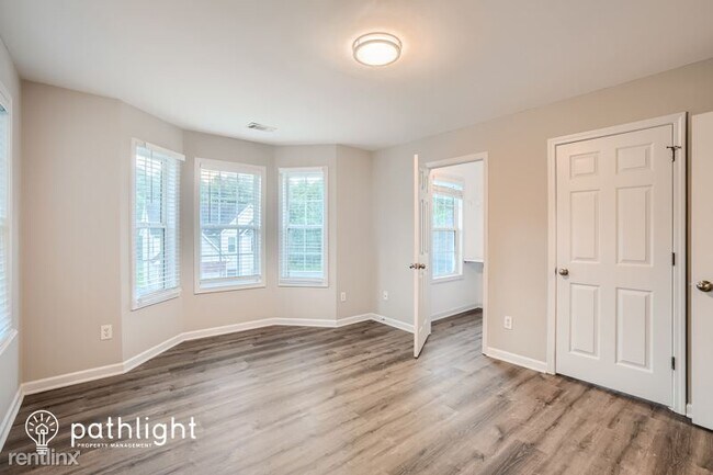 Building Photo - 4 br, 2.5 bath House - 912 Lakeside Ct UNIT