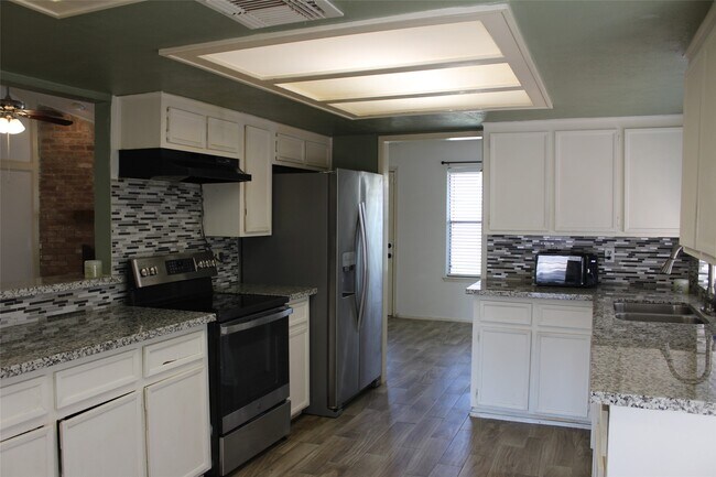 Building Photo - 14343 Whitecross Dr