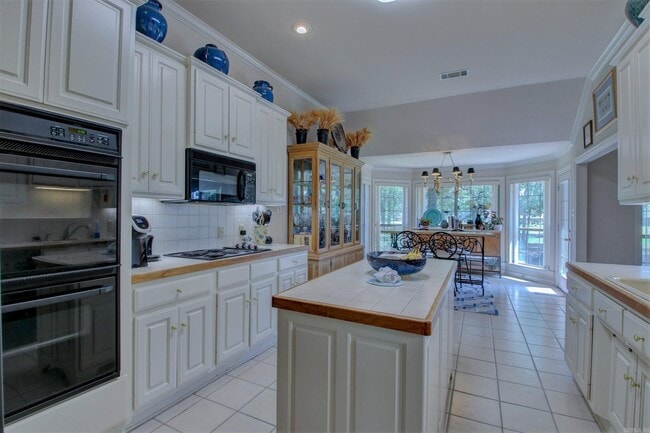 Building Photo - 210 Deauville Dr