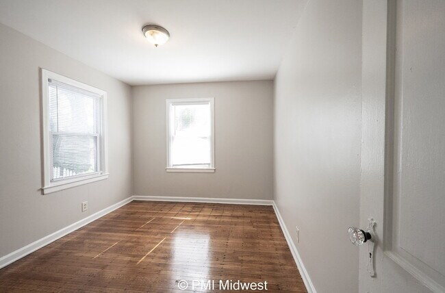 Building Photo - "Charming 2-Bed Home with Gleaming Hardwoo...