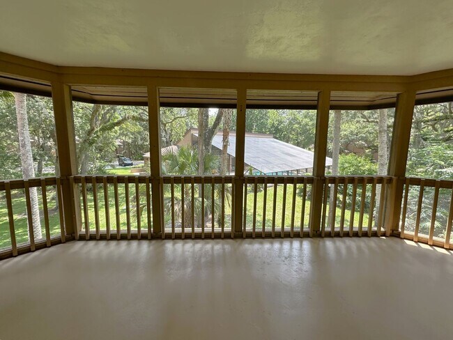 Building Photo - Lovely 2 Bedroom 2 Full bath Condo in the ...