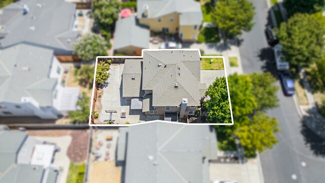 Building Photo - 4162 Piccadilly Ln