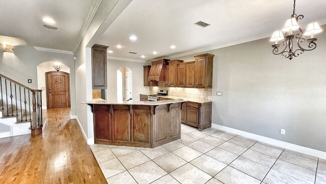 Building Photo - 1501 NE Greenbrier Ct