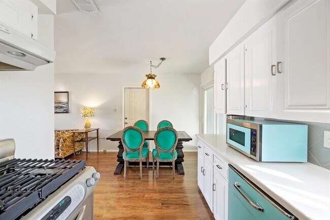 Building Photo - 2202 Towbridge Cir
