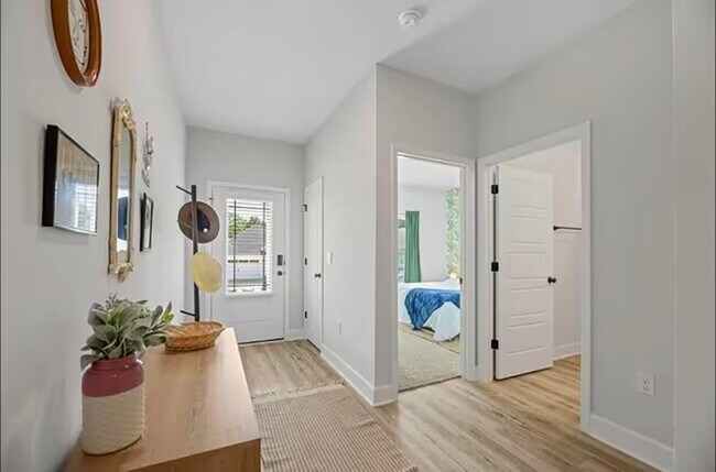 Building Photo - 2047 Hansel Hl Dr