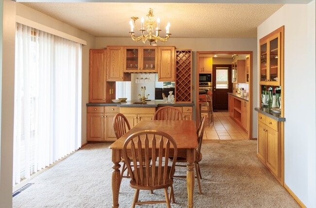 Building Photo - 2750 Greenbriar Dr