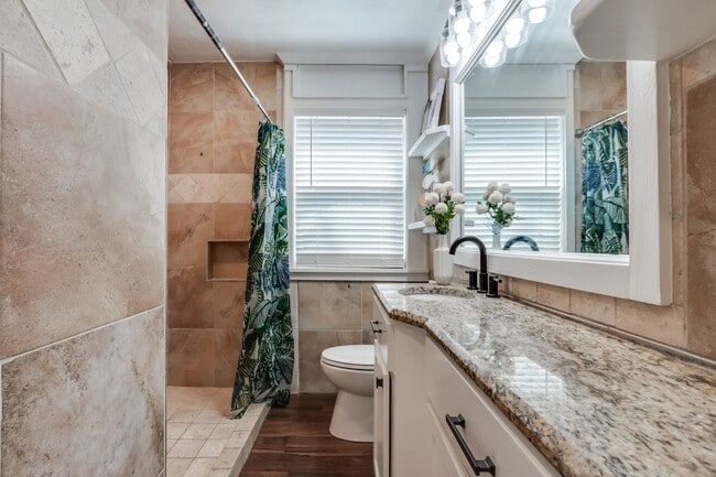 Building Photo - Luxury remodel in NW Oklahoma City