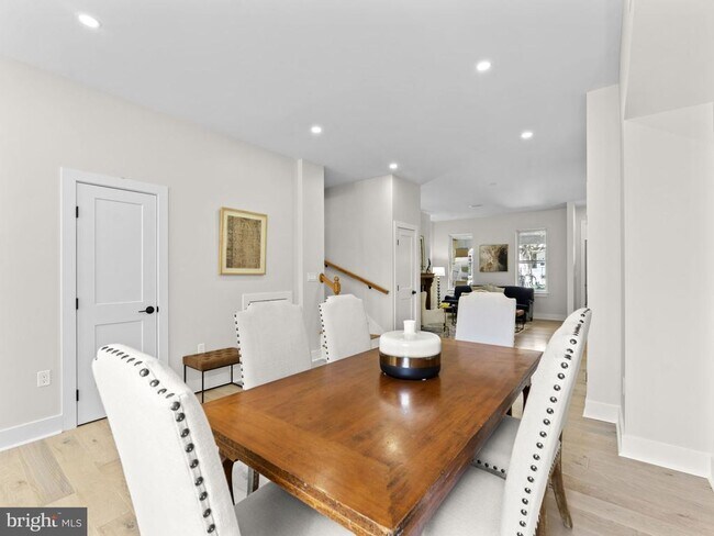 Building Photo - 532 Shepherd St NW