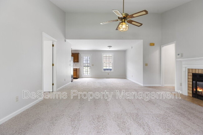 Building Photo - 3204 Blackwood Dr