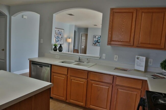 Building Photo - 717 Blair Ave