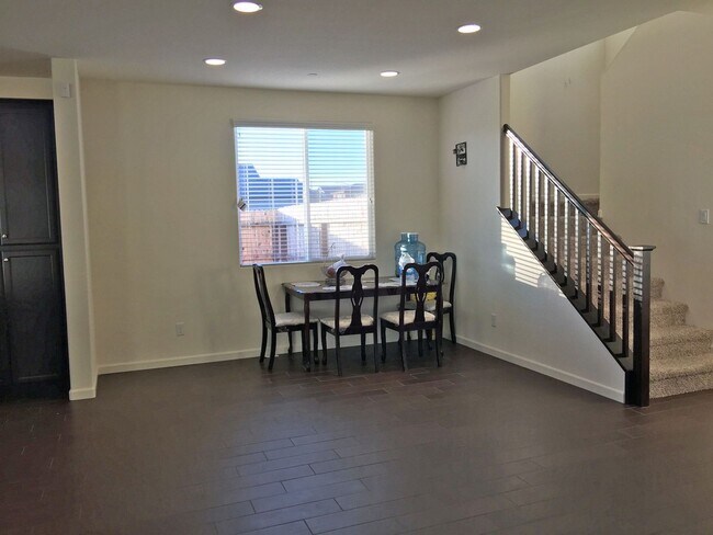 Building Photo - Beautiful 4 Bedroom 3 Bathroom 2700SF Rancho Cordova Home