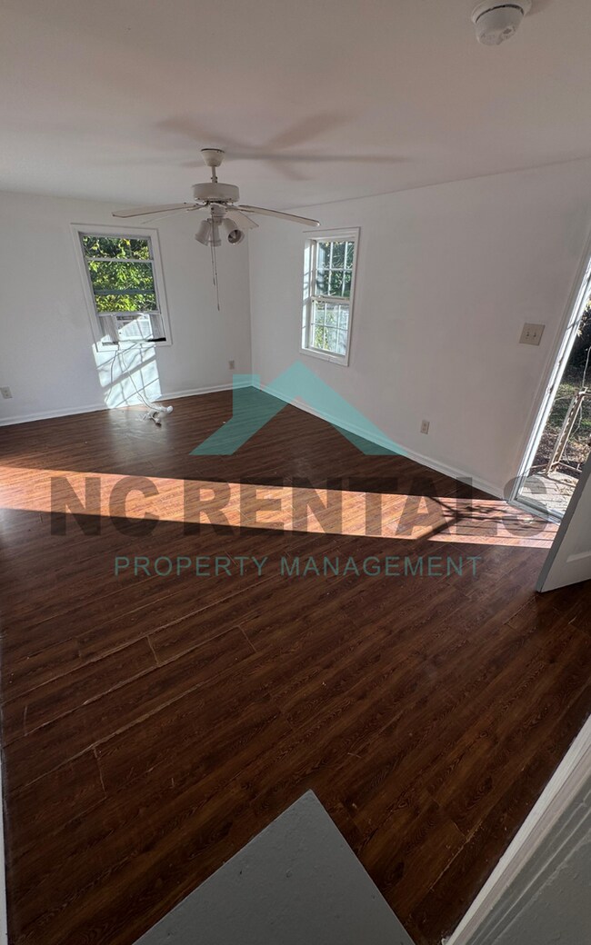 Primary Photo - 613 Quarry St