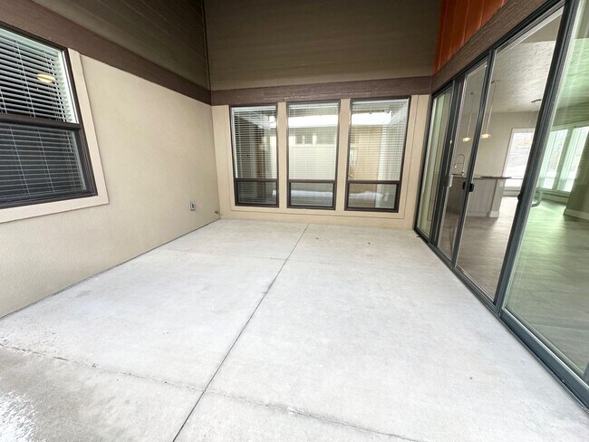 Building Photo - Rarely available in the most preferred River District! Available July 2026