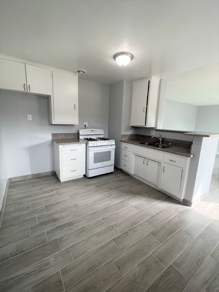 Building Photo - 201 N Montague Ave