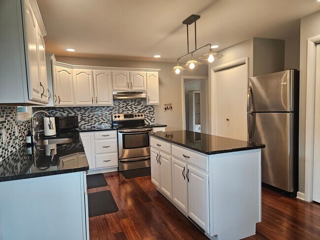 Building Photo - 400 Spring Lea Dr