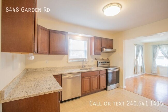 Building Photo - 8448 Garden Rd