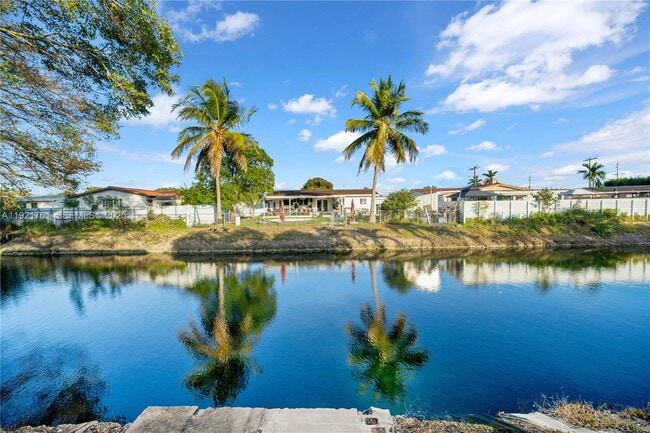 Building Photo - 4701 SW 104th Ct