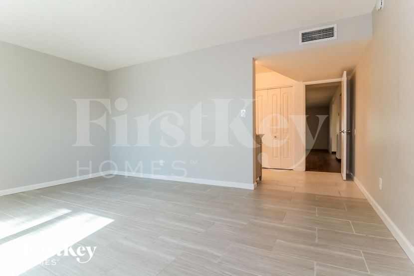 Building Photo - 9601 N 34th Ave