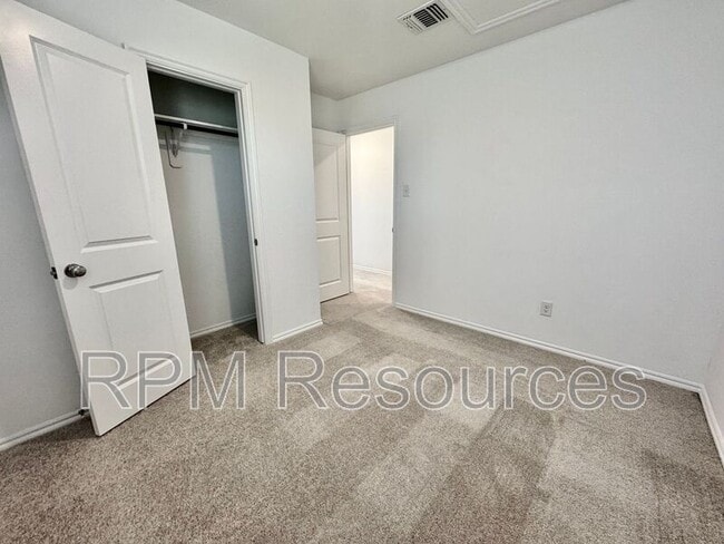 Building Photo - 14818 Razorbill Dr