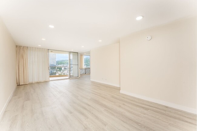 Building Photo - Newly Renovated. Ocean & Marina Views. Assigned Parking.