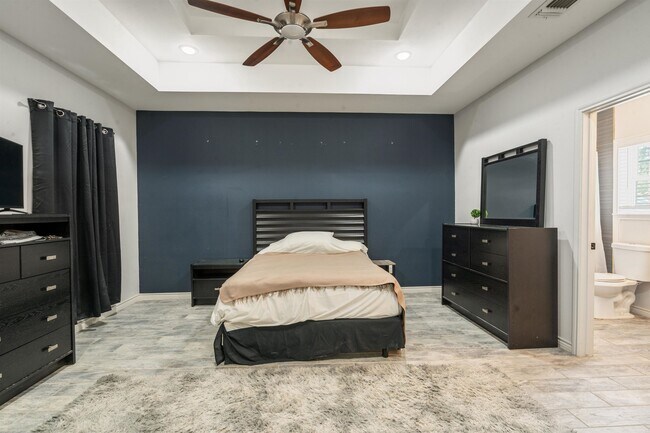 Building Photo - 200 Wallen St