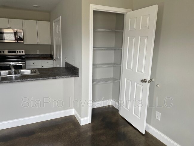 Building Photo - 65 McMurtry Rd