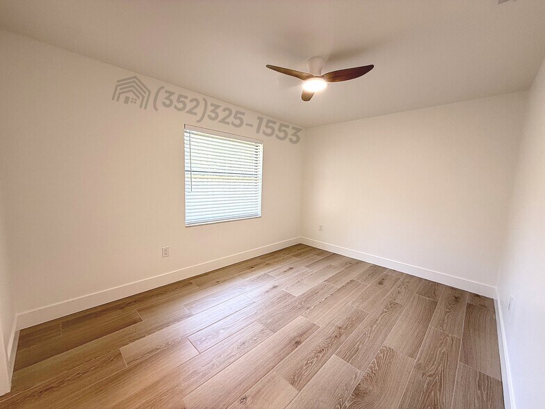 Building Photo - 3276 E Crown Dr