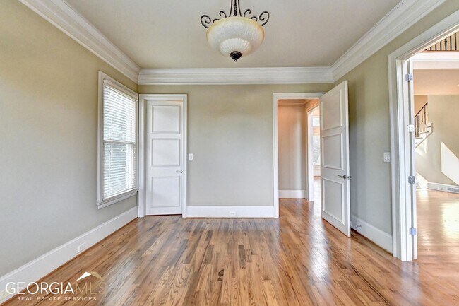 Building Photo - 8920 Doral Dr