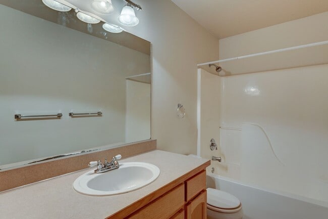 Building Photo - 4 Bedroom 2.5 bath Home in Cherry Hill