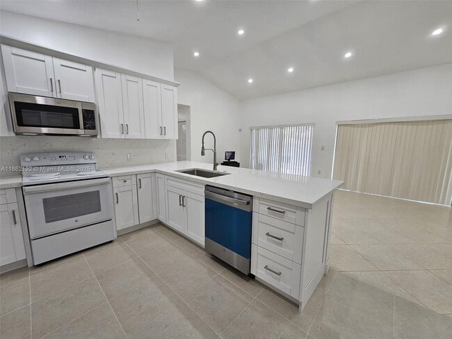 Building Photo - 15160 SW 128th Ave